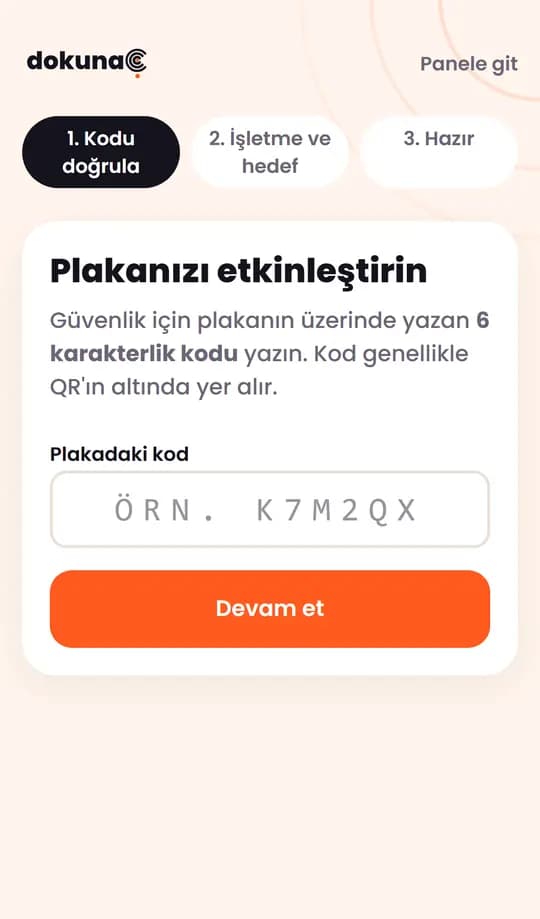 Plaka etkinleştirme ekranı: “Plakadaki kod” alanı ve “Devam et” butonu