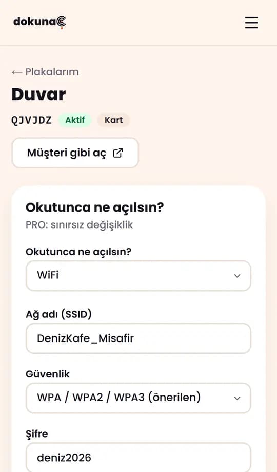 Paneldeki plaka detay sayfası: “Okutunca ne açılsın?” bölümünde WiFi ağ adı ve şifre alanları